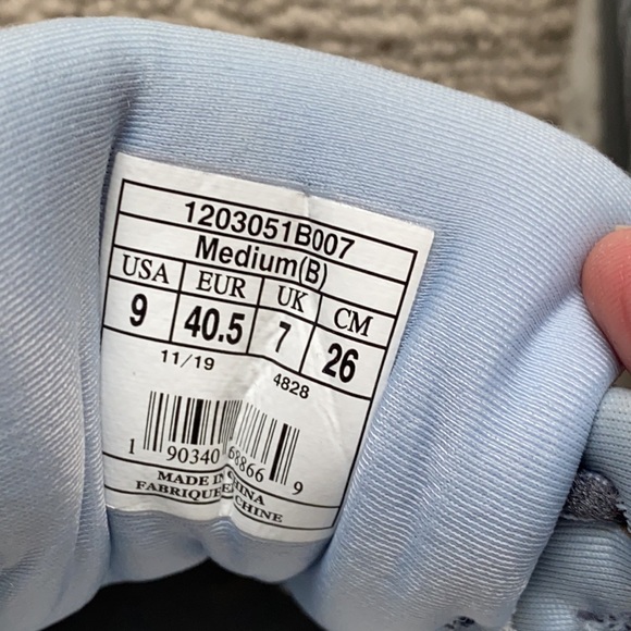 Brooks sneaker - Picture 4 of 4